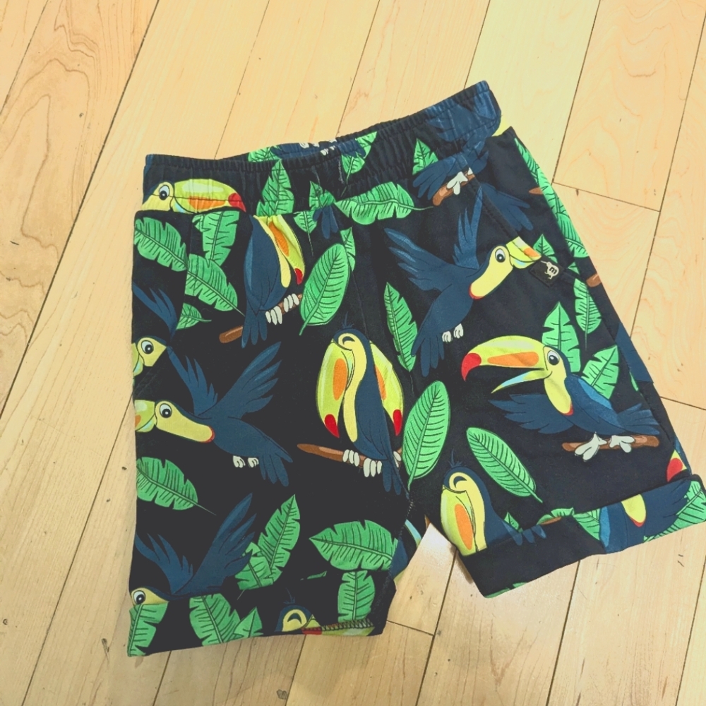 Mullido toucan shorts